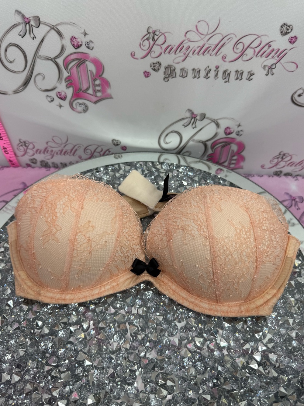 Victoria's Secret very sexy strapless lace Peach Lace Strapless Bra Black ribbon